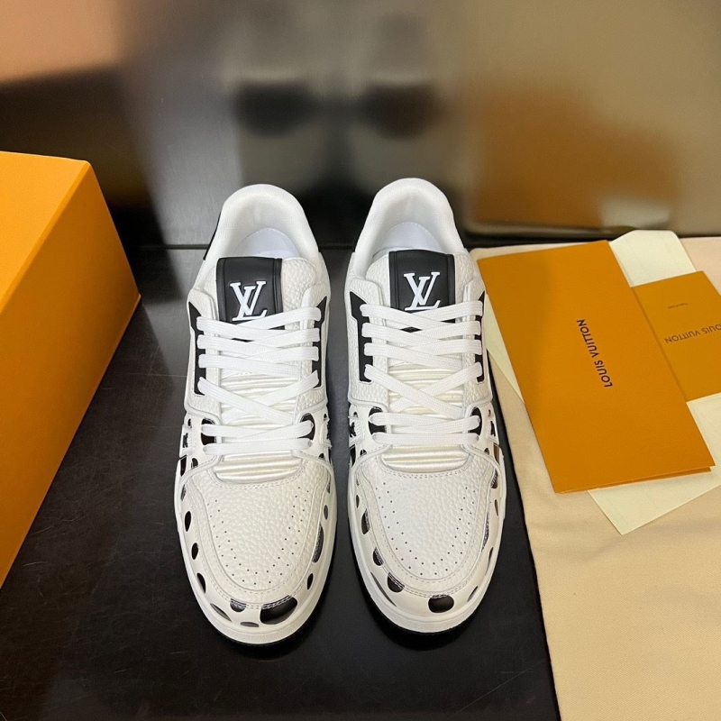 l**is V*t*n sneakers